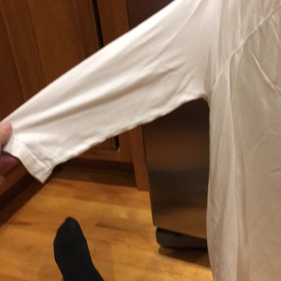 Arie  brand blouse bow buttons on back size med - Picture 3 of 5